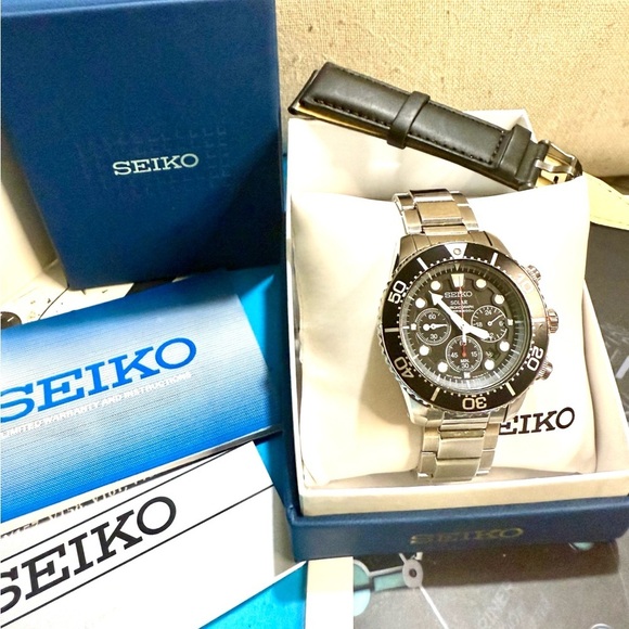 Seiko Solar Chronograph Date Diver Classic Mens Watch - Picture 8 of 8
